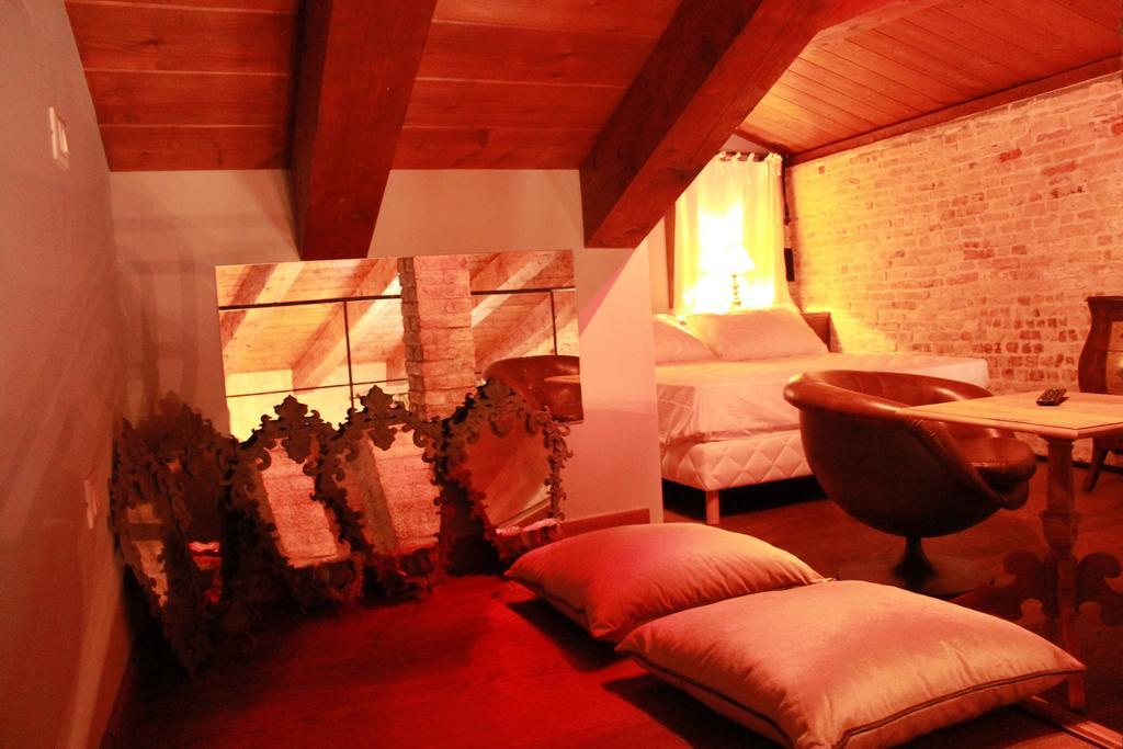 ונציה Rosso Charm B&B חדר תמונה